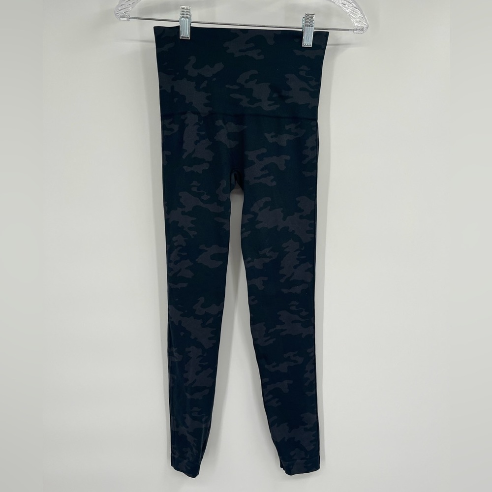 Spanx Leggings Seamless Cropped Womens Black Green Camo Sz S